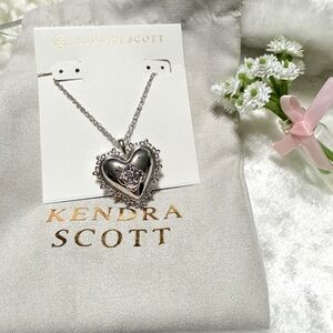 🩶🌸 Mallory Rose Locket Short Pendant Necklace from Kendra Scott.